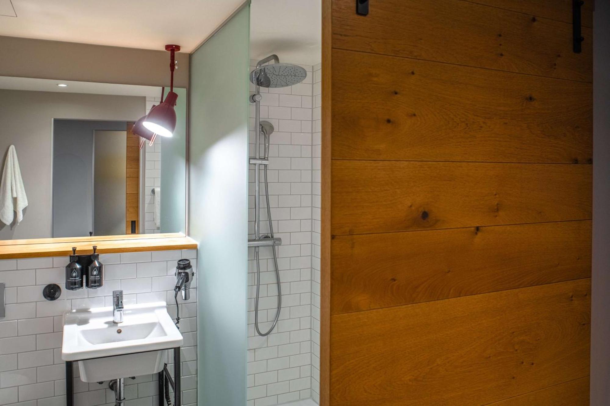 pentahotel Liège Bagian luar foto